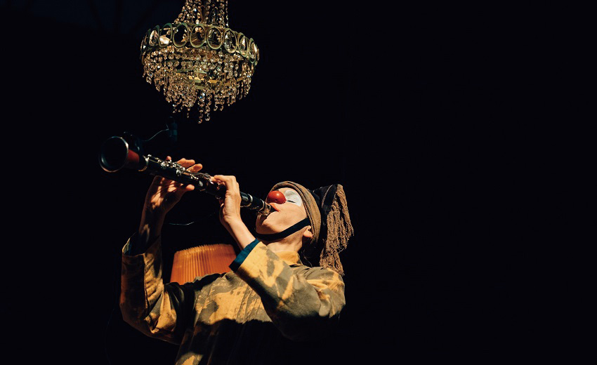 《白蛇?! —小丑們的終局之戰》